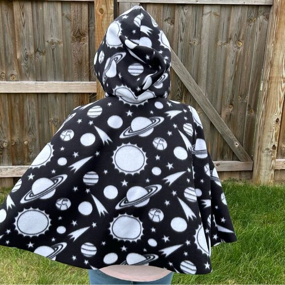 Cape With Slouchy Hood Youth One Size Fits Most Ages 6-10 Planets Space - Picture 2 of 2